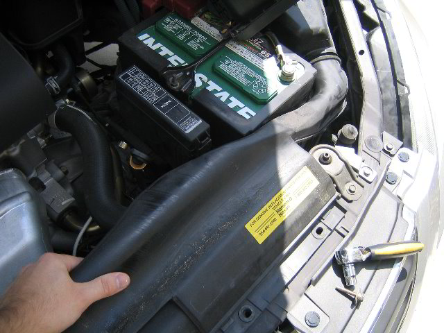 Nissan-Altima-Headlight-Bulb-07