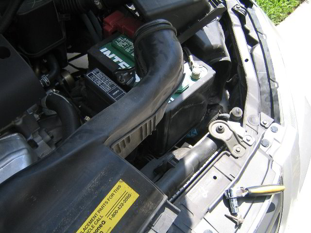 Nissan-Altima-Headlight-Bulb-08