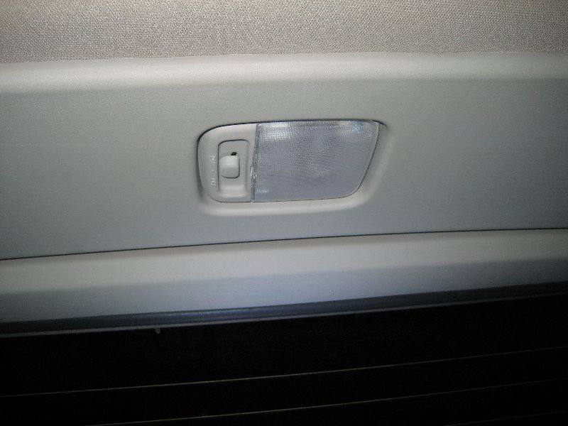 Nissan-Armada-Cargo-Area-Tailgate-Light-Bulb-Replacement-Guide-001