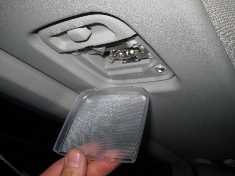 Nissan-Armada-Cargo-Area-Tailgate-Light-Bulb-Replacement-Guide-003