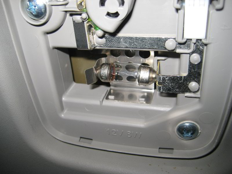 Nissan-Armada-Cargo-Area-Tailgate-Light-Bulb-Replacement-Guide-008