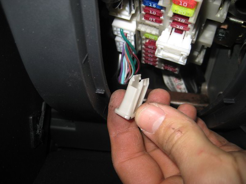 Nissan-Armada-Electrical-Fuse-Replacement-Guide-014