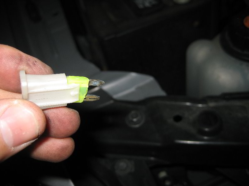 Nissan-Armada-Electrical-Fuse-Replacement-Guide-016