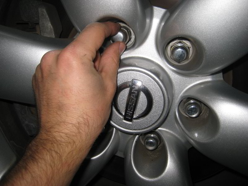 Nissan-Armada-Front-Brake-Pads-Replacement-Guide-004