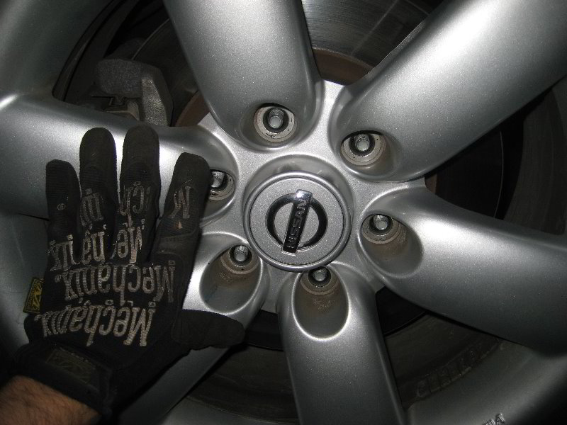 Nissan-Armada-Front-Brake-Pads-Replacement-Guide-038