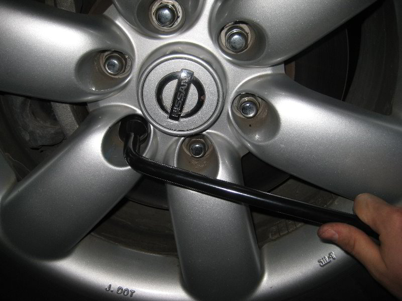 Nissan-Armada-Front-Brake-Pads-Replacement-Guide-040