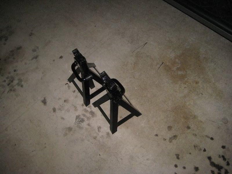 Nissan-Armada-Front-Brake-Pads-Replacement-Guide-041