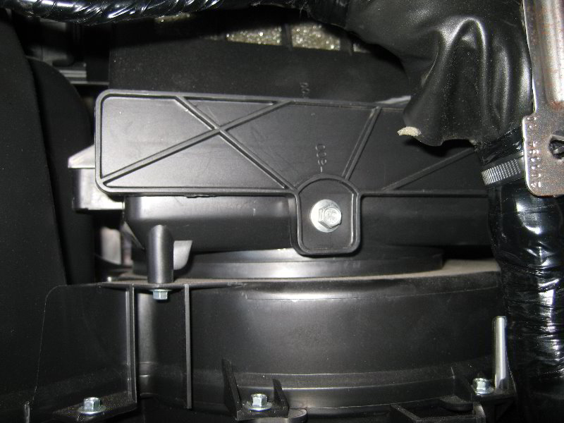 Nissan-Armada-HVAC-Cabin-Air-Filters-Replacement-Guide-014