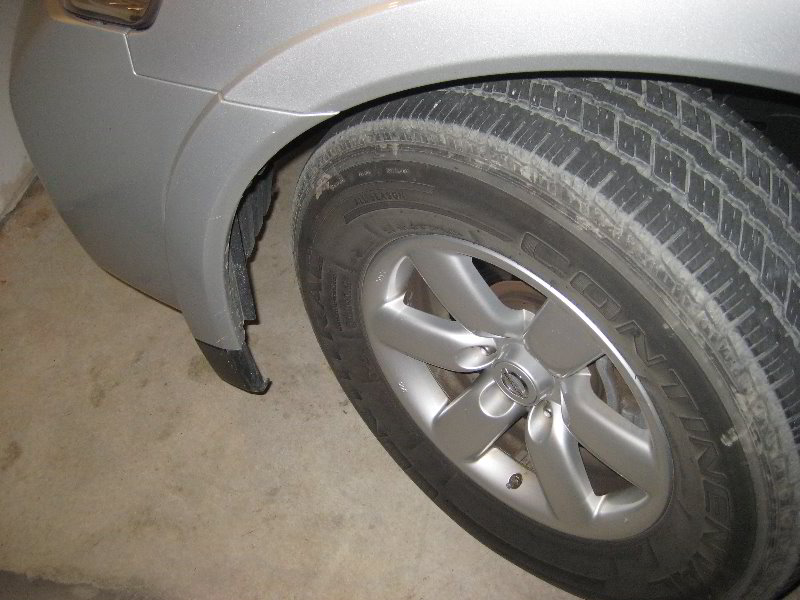 Nissan-Armada-Headlight-Bulbs-Replacement-Guide-002