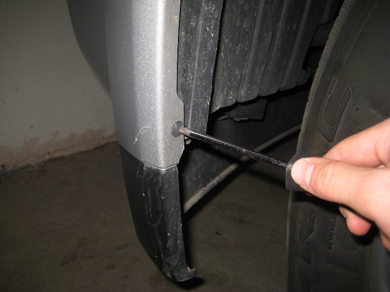 Nissan-Armada-Headlight-Bulbs-Replacement-Guide-005