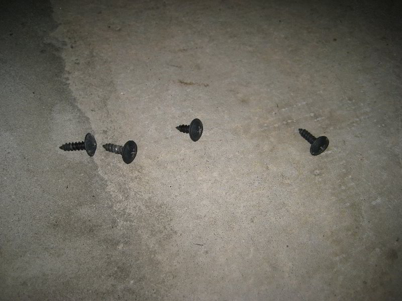 Nissan-Armada-Headlight-Bulbs-Replacement-Guide-009