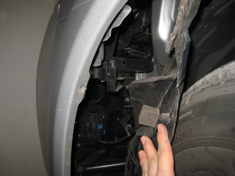 Nissan-Armada-Headlight-Bulbs-Replacement-Guide-010