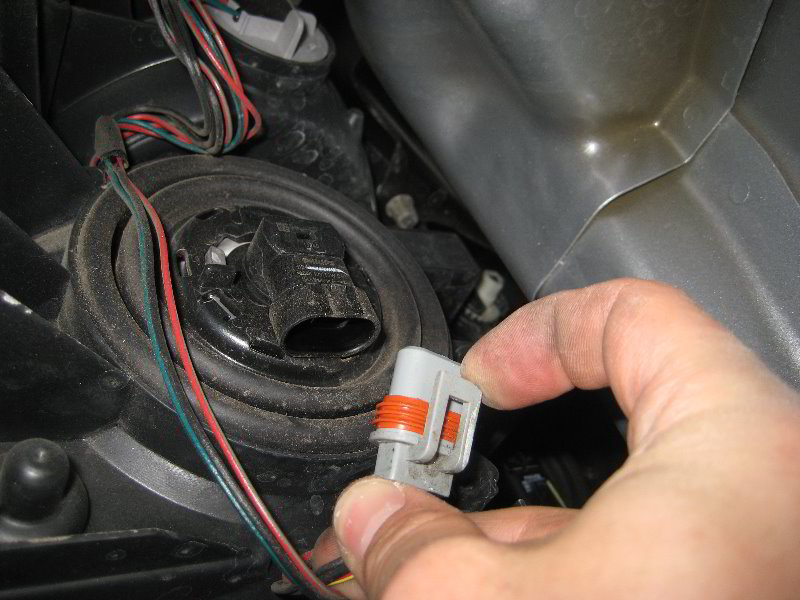 Nissan-Armada-Headlight-Bulbs-Replacement-Guide-014