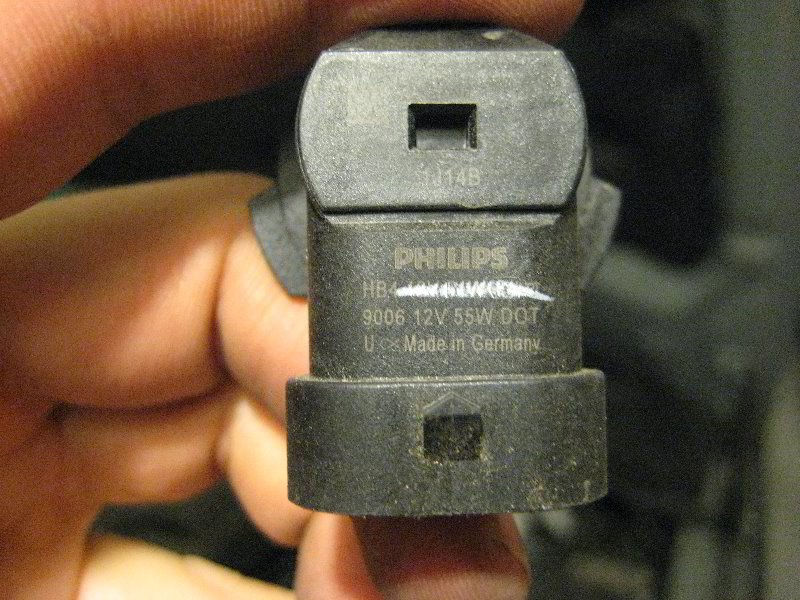 Nissan-Armada-Headlight-Bulbs-Replacement-Guide-017