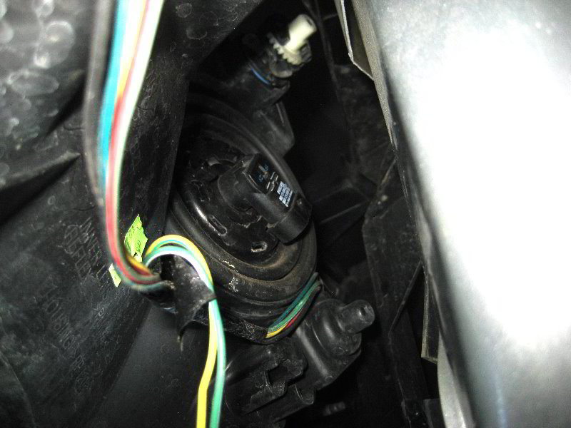 Nissan-Armada-Headlight-Bulbs-Replacement-Guide-025