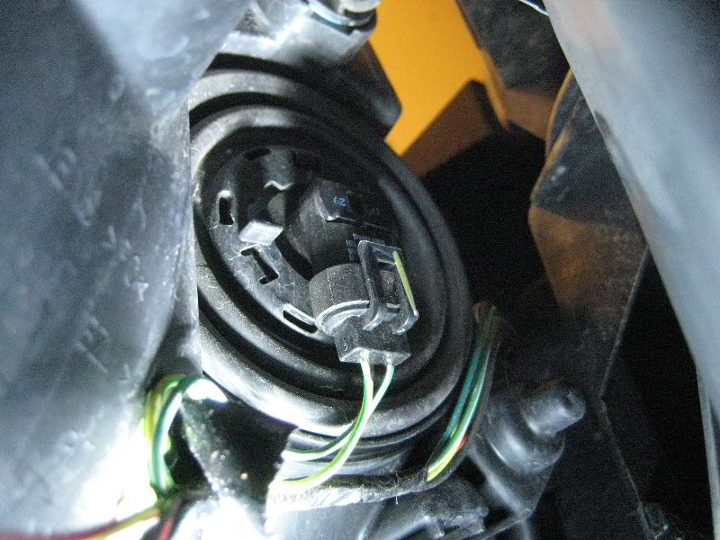 Nissan-Armada-Headlight-Bulbs-Replacement-Guide-028