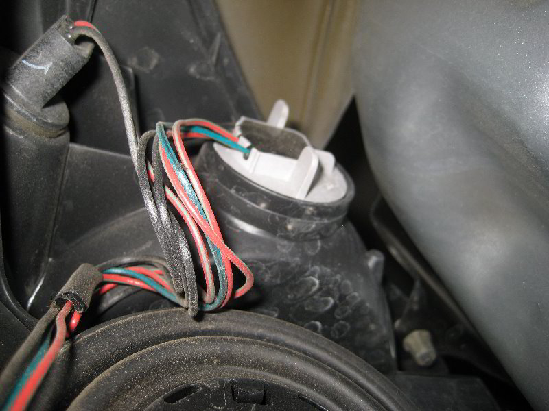 Nissan-Armada-Headlight-Bulbs-Replacement-Guide-030