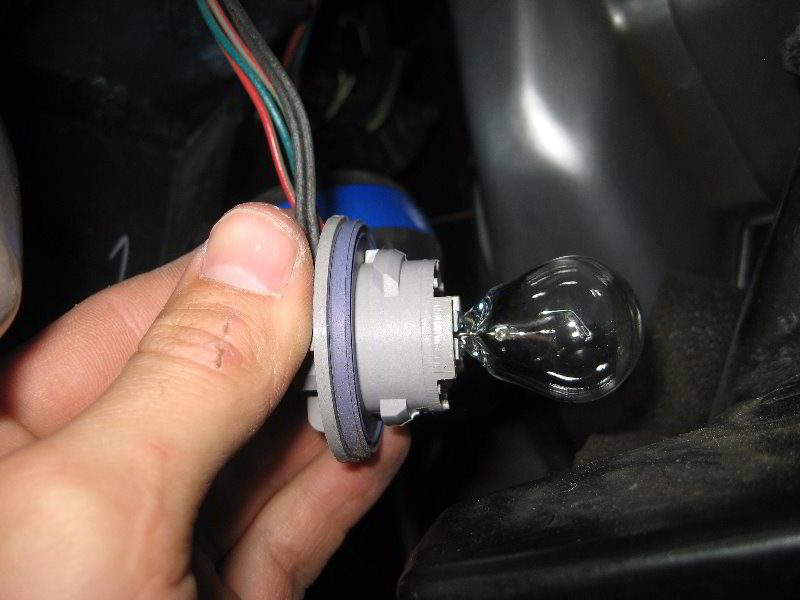 Nissan-Armada-Headlight-Bulbs-Replacement-Guide-031