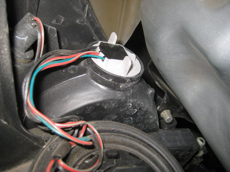 Nissan-Armada-Headlight-Bulbs-Replacement-Guide-033