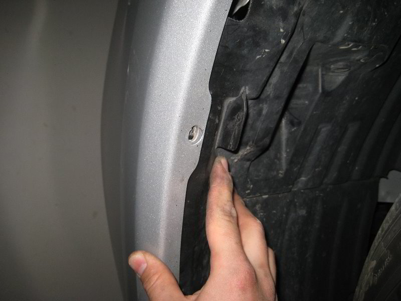 Nissan-Armada-Headlight-Bulbs-Replacement-Guide-039