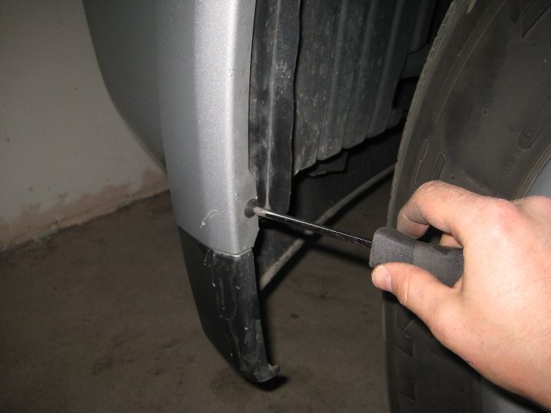 Nissan-Armada-Headlight-Bulbs-Replacement-Guide-041