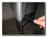 Nissan-Armada-Headlight-Bulbs-Replacement-Guide-005