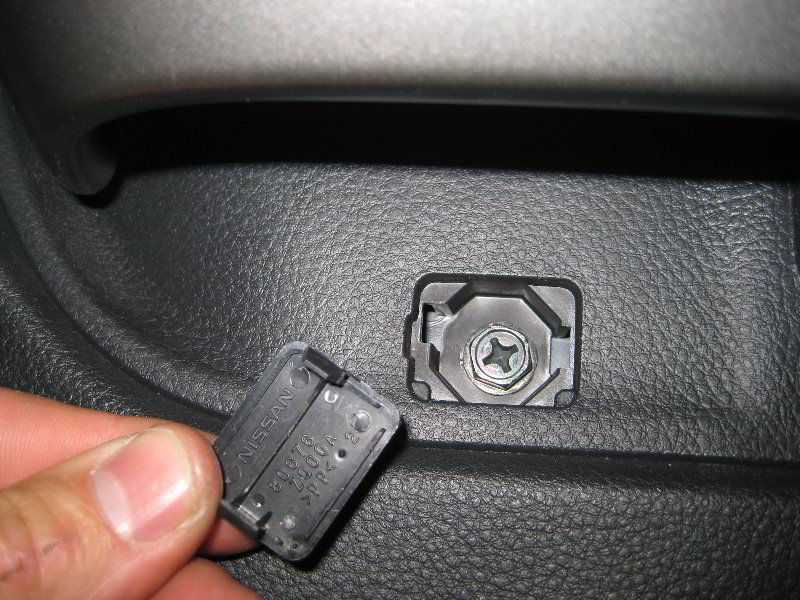 Nissan-Armada-Interior-Door-Panel-Removal-Guide-004