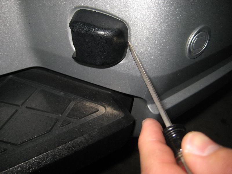 Nissan-Armada-License-Plate-Light-Bulbs-Replacement-Guide-003