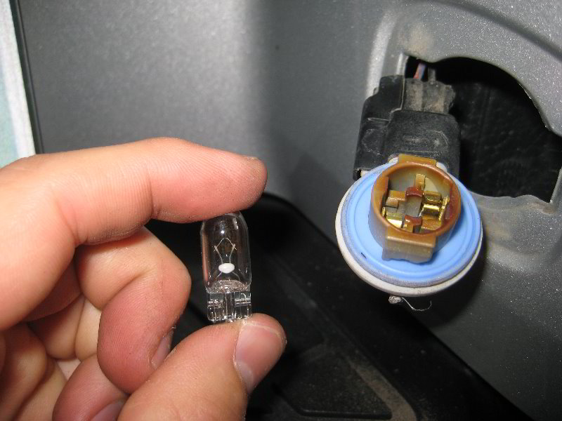 Nissan-Armada-License-Plate-Light-Bulbs-Replacement-Guide-008