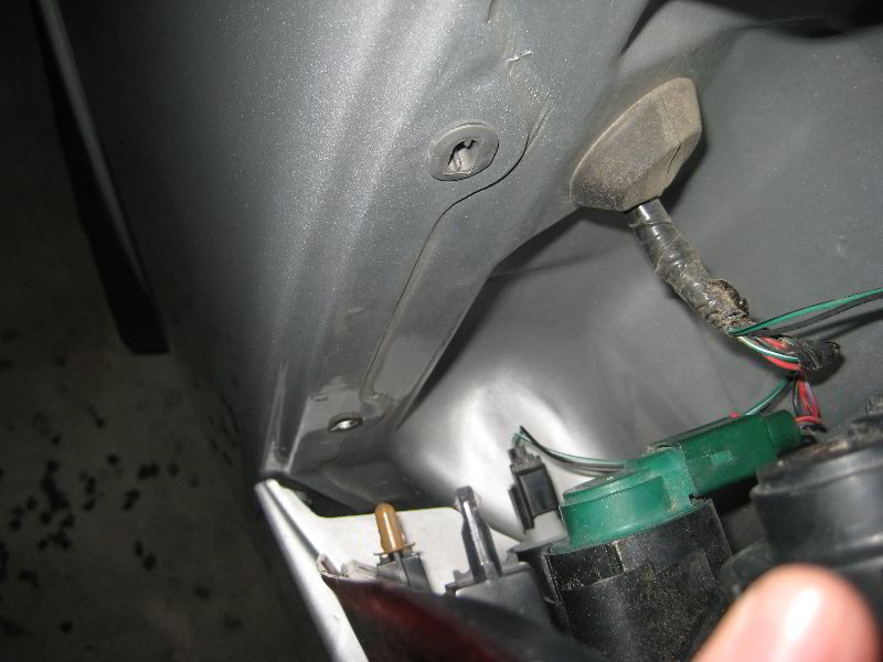 Nissan-Armada-Tail-Light-Bulbs-Replacement-Guide-023