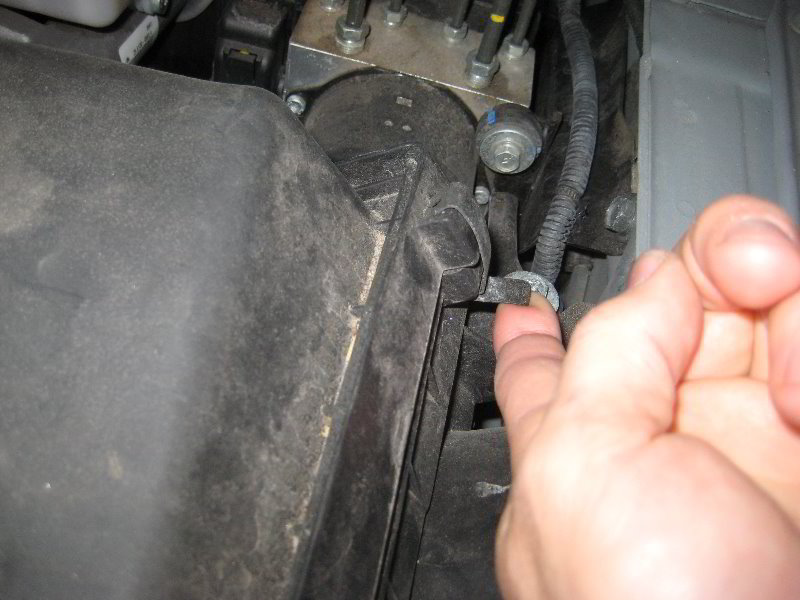 Nissan-Armada-VK56DE-V8-Engine-Air-Filter-Replacement-Guide-003