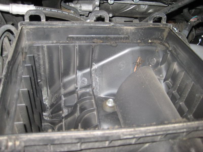 Nissan-Armada-VK56DE-V8-Engine-Air-Filter-Replacement-Guide-008