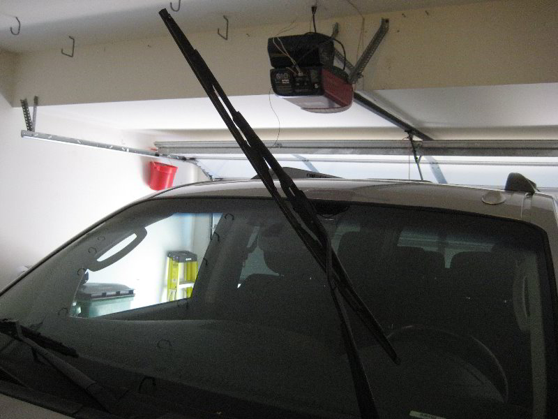 Nissan-Armada-Windshield-Wiper-Blades-Replacement-Guide-002