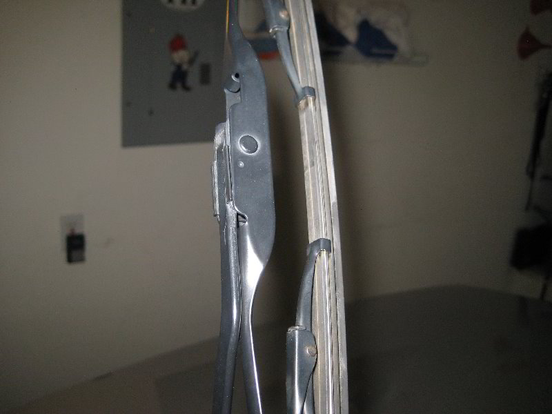 Nissan-Armada-Windshield-Wiper-Blades-Replacement-Guide-008