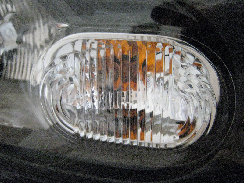 Nissan-Cube-Headlight-Bulbs-Replacement-Guide-017