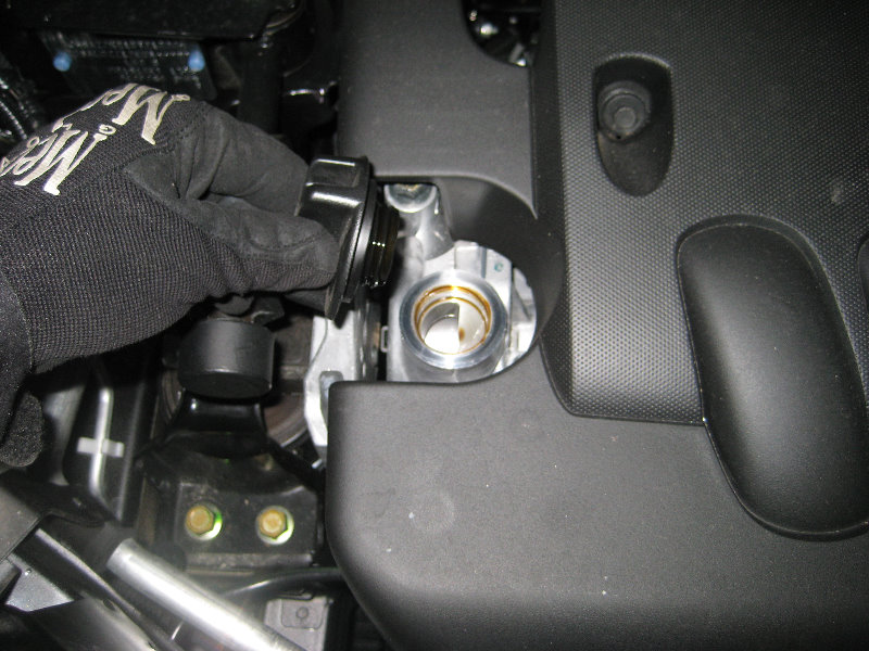 Nissan-Cube-MR18DE-I4-Engine-Oil-Filter-Change-Guide-002