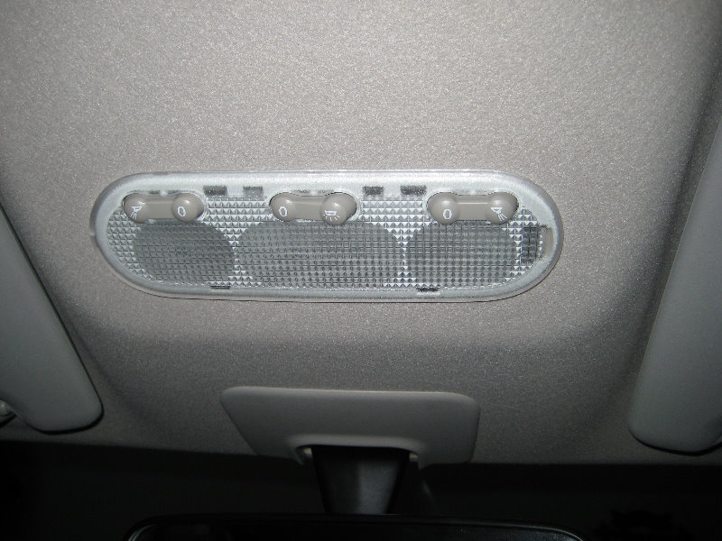 Nissan-Cube-Overhead-Map-Light-Bulbs-Replacement-Guide-001