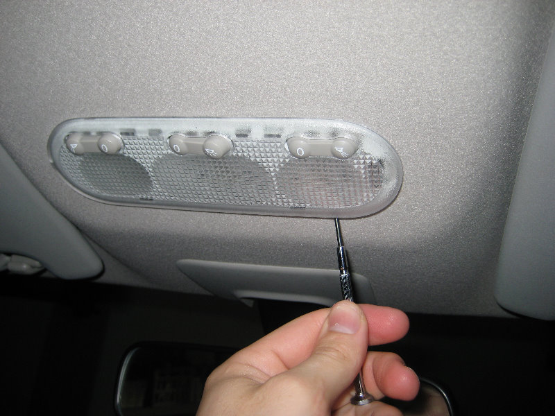 Nissan-Cube-Overhead-Map-Light-Bulbs-Replacement-Guide-002