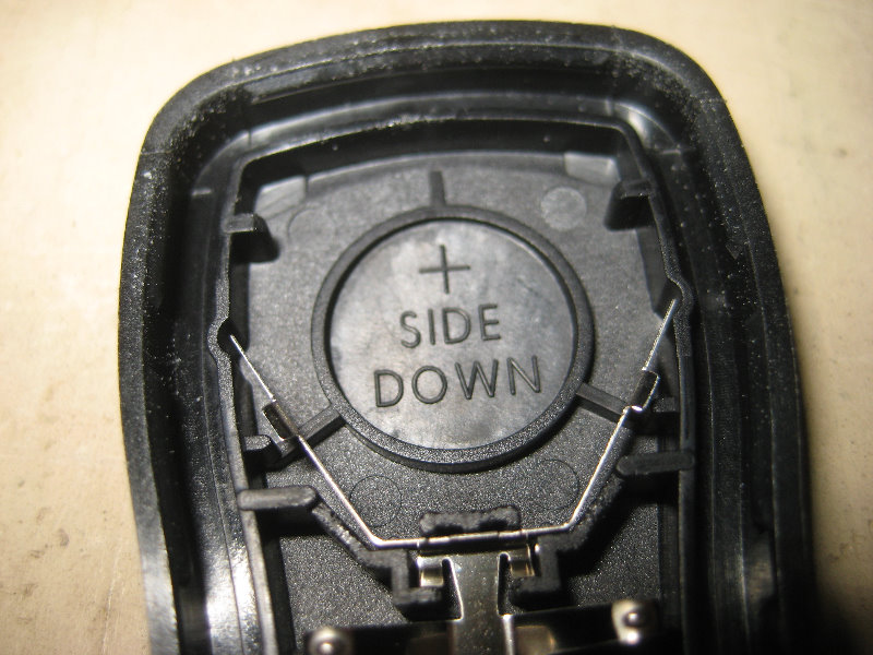 Nissan-Frontier-Key-Fob-Battery-Replacement-Guide-008