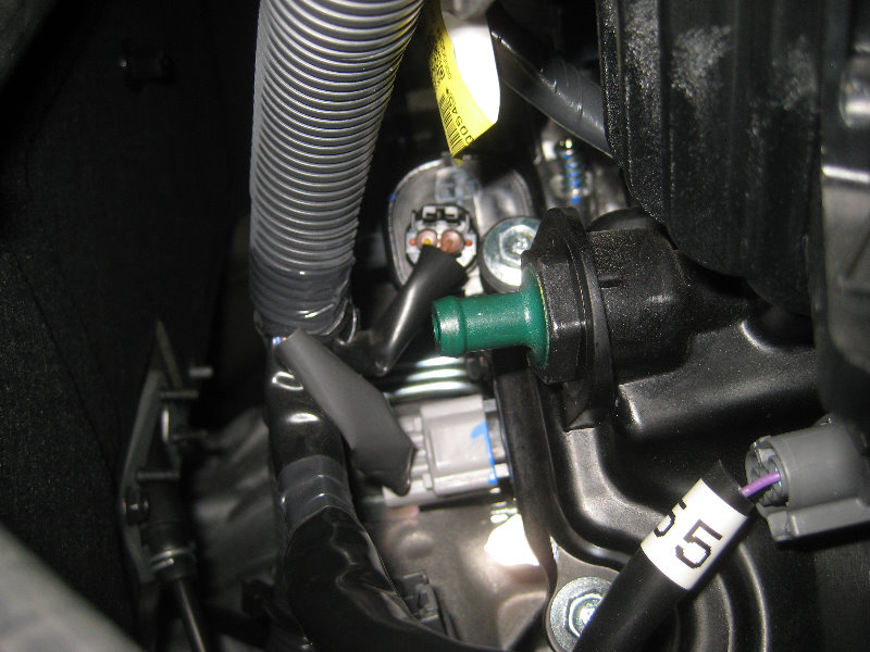 Nissan-Frontier-VQ40DE-V6-Engine-PCV-Valve-Replacement-Guide-020