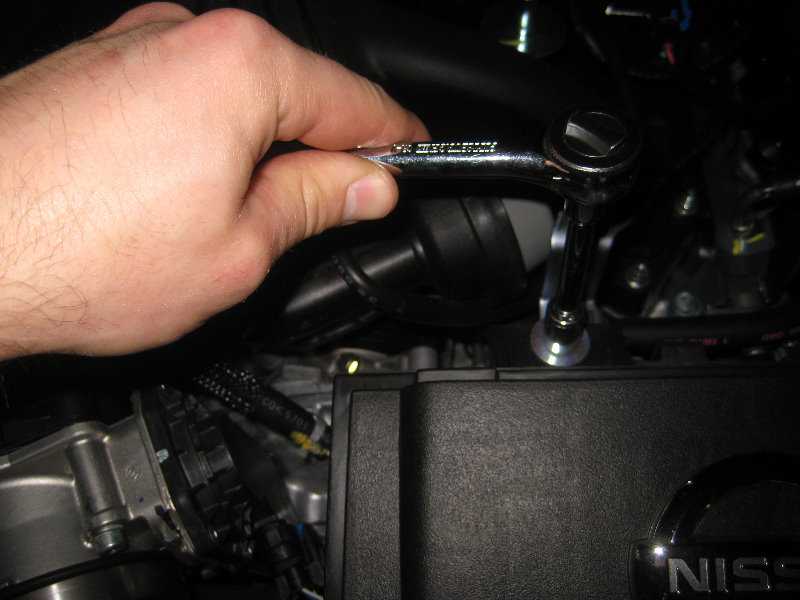 Nissan-Frontier-VQ40DE-V6-Engine-Serpentine-Belt-Replacement-Guide-007