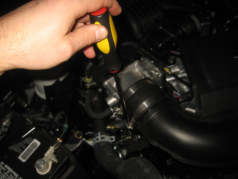 Nissan-Frontier-VQ40DE-V6-Engine-Serpentine-Belt-Replacement-Guide-010