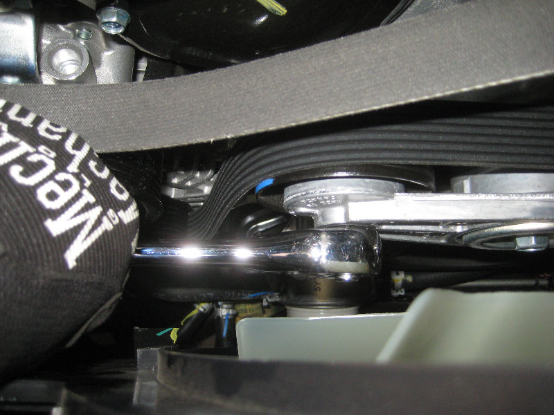 Nissan-Frontier-VQ40DE-V6-Engine-Serpentine-Belt-Replacement-Guide-022