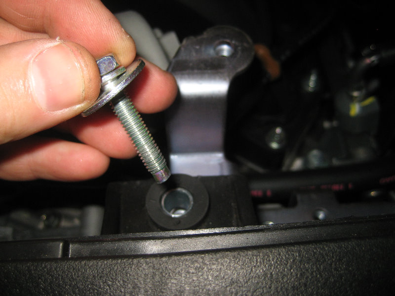 Nissan-Frontier-VQ40DE-V6-Engine-Serpentine-Belt-Replacement-Guide-043