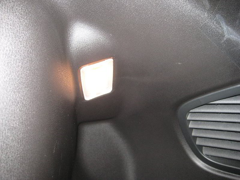 Nissan-Juke-Cargo-Area-Light-Bulb-Replacement-Guide-001