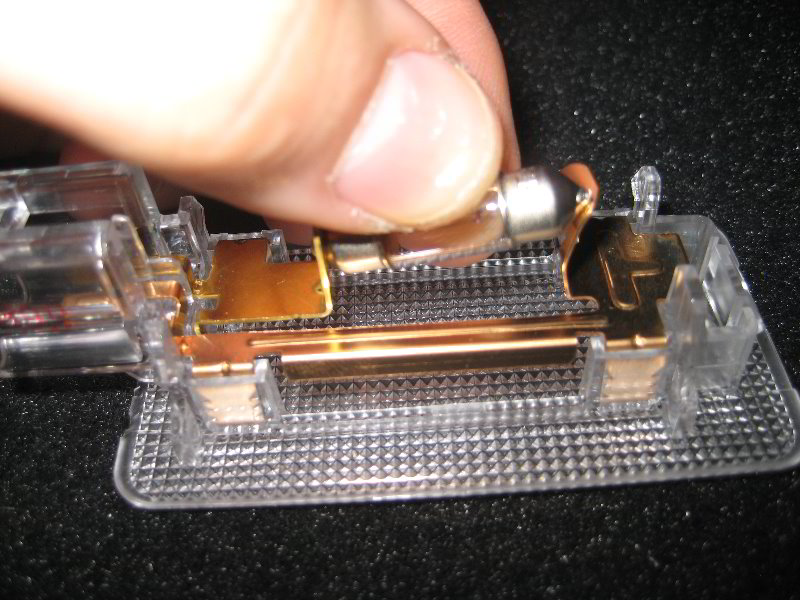 Nissan-Juke-Cargo-Area-Light-Bulb-Replacement-Guide-008