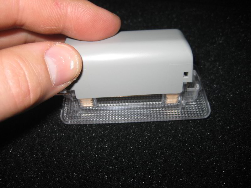 Nissan-Juke-Cargo-Area-Light-Bulb-Replacement-Guide-010