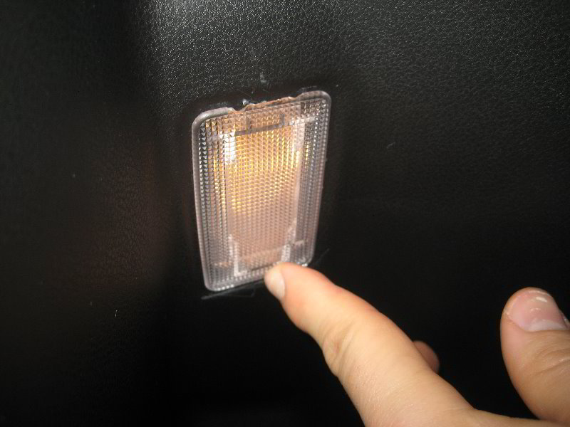 Nissan-Juke-Cargo-Area-Light-Bulb-Replacement-Guide-014