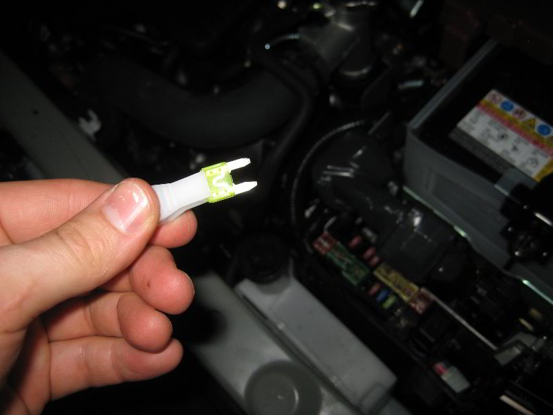 Nissan-Juke-Electrical-Fuse-Replacement-Guide-010