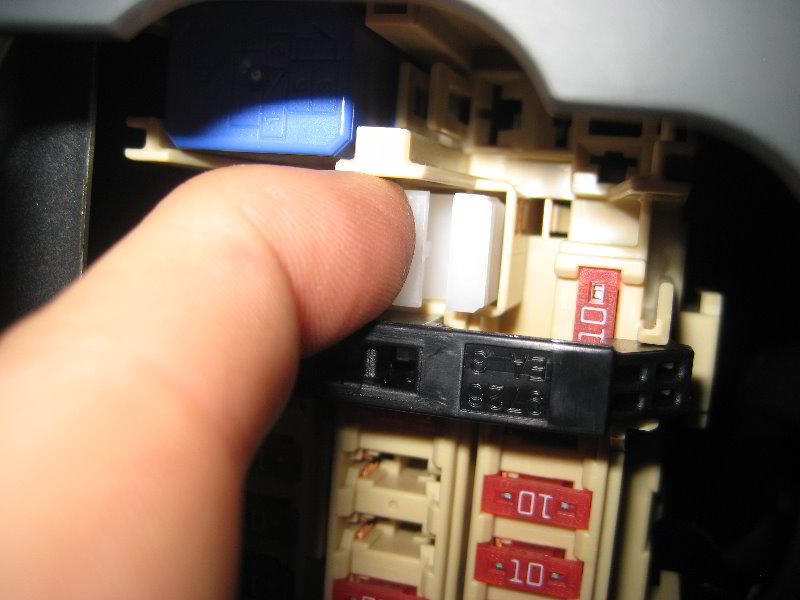 Nissan-Juke-Electrical-Fuse-Replacement-Guide-013